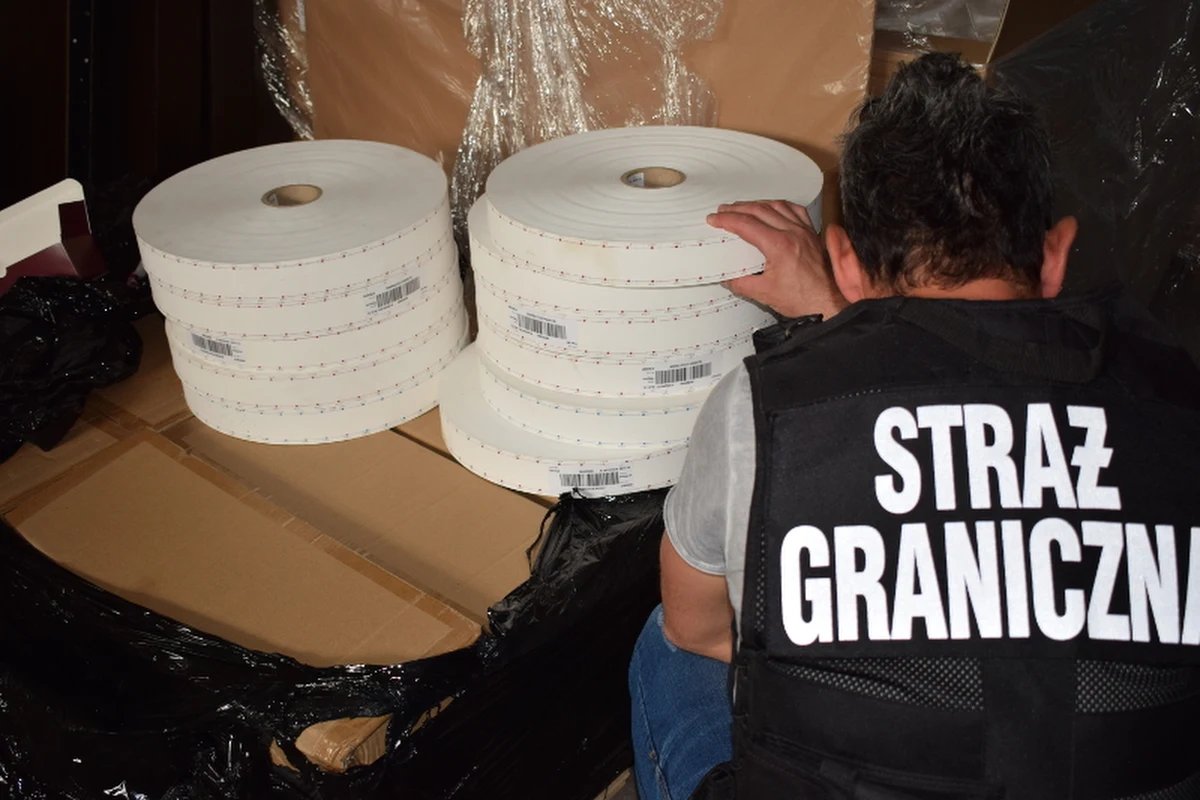 Zlikwidowano nielegalna fabrykę papierosów na Śląsku. 9 osób zostało zatrzymanych, 4 z nich są tymczasowo aresztowane. Straty skarbu państwa wstępnie oszacowano na 5 mln złotych.