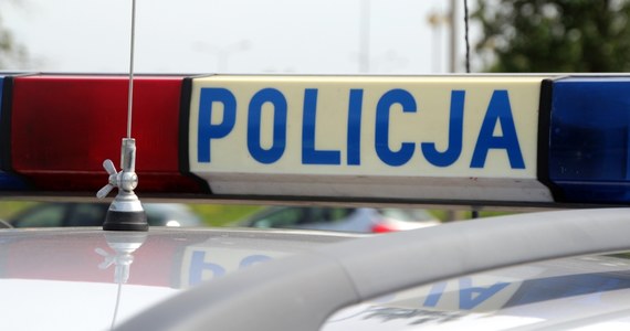 Zderzeniu radiowozu z autem osobowym w Małej Słońcy w powiecie tczewskim na Pomorzu. Ranni zostali dwaj policjanci.