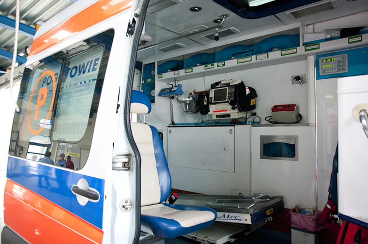 Dwie osoby w wieku ok. 25 lat trafiły do szpitala po tym, jak w budynku przy ul. Bogusławskiego w Poznaniu miało dojść do wycieku gazu. Przyczyny zdarzenia będą wyjaśniane.