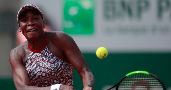 Już w pierwszej rundzie wielkoszlemowego French Open odpadła rozstawiona z numerem dziewiątym Venus Williams. Amerykańska tenisistka przegrała z Qiang Wang 4:6, 5:7. Chinka w światowym rankingu jest dopiero 91.