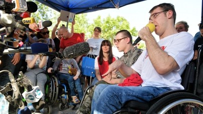 Opiekunowie niepełnosprawnych mówią rządowi "sprawdzam". Od lipca będą korzystać z "przywilejów" 