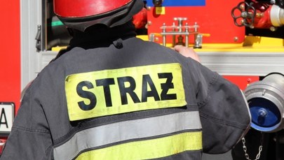 Pożar hali w Straszewach. Dwie osoby są poszkodowane