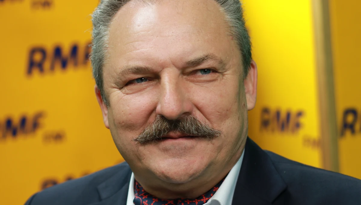 Armia amerykańska w stałej bazie w Polsce za cenę 2 mld dolarów? "To jest dużo taniej za nasze bezpieczeństwo, niż sami mielibyśmy budować własną armię" – powiedział Marek Jakubiak, poseł Kukiz’15. "Potęga niemiecka polega dzisiaj na tym, że przez 25 lat nie musiała myśleć o własnej obronie. Bronili jej Amerykanie" – dodał wiceszef komisji obrony narodowej, gość Porannej rozmowy w RMF FM. "W dobrym kierunku idziemy. Nawet jeśli 2 mld dolarów miałoby to kosztować, to to bezpieczeństwo mamy już. Zagrożenie bezpieczeństwa Polski i Europy jest już, a nie za 20 lat" – argumentował w rozmowie z Robertem Mazurkiem. 