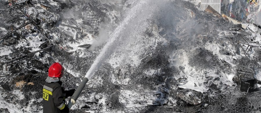 Jak wynika z policyjnego śledztwa, samozapłon był prawdopodobną przyczyną ogromnego pożaru składowiska śmieci przy ulicy Lubelskiej w Olsztynie. Do pożaru doszło w ubiegłym tygodniu. W akcji brało udział wtedy ponad 200 strażaków.