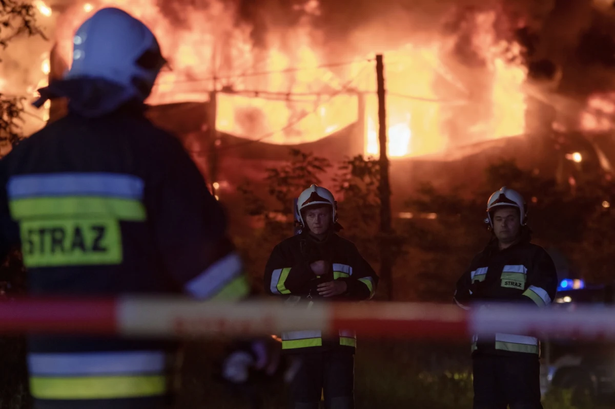 Jest specgrupa do sprawy wyjaśnienia pożarów wysypisk śmieci w Polsce – dowiedzieli się reporterzy RMF FM. Biuro Kryminalne Komendy Głównej Policji koordynuje kilkanaście postępowań z całego kraju dotyczących pożarów w składowiskach i sortowniach. Chodzi o dochodzenia i śledztwa, które mają wyjaśnić przyczyny tych zdarzeń. 