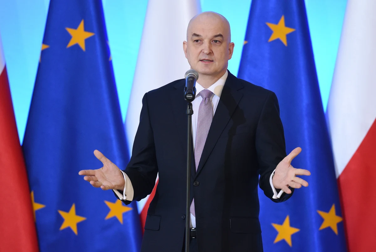 Ambasador Rosji Siergiej Andriejew został wezwany do Ministerstwa Spraw Zagranicznych. Chodzi o niewpuszczenie do Rosji szefa PISM Sławomira Dębskiego. Wiceszef MSZ Andrzej Papierz wręczył ambasadorowi notę, w której resort domaga się wyjaśnienia powodów takiej decyzji. Według dyrektora biura prasowego MSZ Andrzeja Lomparta "ambasador obiecał, że takie wyjaśnienia zostaną przedstawione".