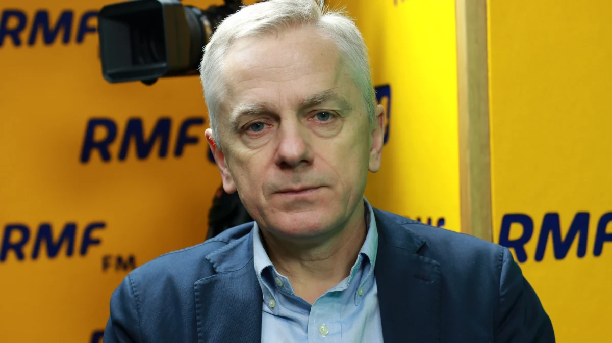 "Policyjny nos zdecydowanie mówi mi, że coś tu brzydko pachnie. Branża śmieciowa zawsze była zagrożona różnymi przestępstwami i te ostatnie pożary to efekt tego, że nikt specjalnie nie kontroluje tego obszaru. Państwo słabo dostrzega ten problem (…). Jest wiele patologii wymagających większej kontroli ze strony instytucji państwowych" - powiedział w Popołudniowej rozmowie w RMF FM gen. Adam Rapacki, komentując serię pożarów w składowiskach śmieci. "Tutaj (w celu zwalczenia mafii śmieciowej – Red.) muszą połączyć siły różne instytucje – w tym cały pion ochrony środowiska, potrzebne jest mu wsparcie ze strony policji i Inspekcji Transportu Drogowego. Inspekcja Ochrony Środowiska jest słabym podmiotem. (…) Urzędnicy często się obawiają kontrolować – (…) po drugiej stronie mają osiłków, często bandytów" – stwierdził były zastępca Komendanta Głównego Policji i były wiceszef MSWiA. Zapytany o sposób zorganizowania "mafii śmieciowej" gen. Rapacki odpowiedział: "Nie sądzę, by to były elementy połączonego działania, lecz grupy zdecentralizowane w podobny sposób popełniający przestępstwa".  
