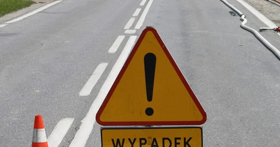Samochód osobowy potrącił trzech nastolatków w miejscowości Radostowo w Warmińsko-Mazurskiem. Informację o zdarzeniu dostaliśmy na Gorącą Linię RMF FM. 