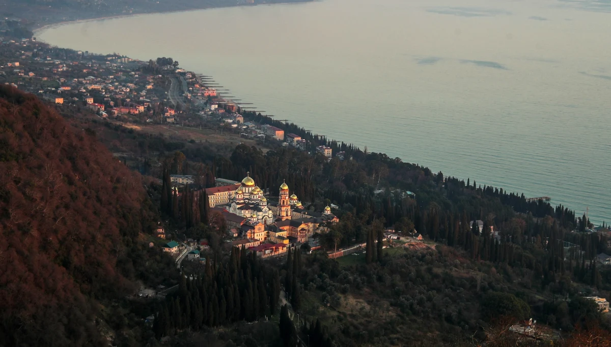 Syria uznała niepodległość Abchazji i Osetii Południowej, separatystycznych regionów Gruzji. W odpowiedzi Tbilisi rozpoczęło procedurę zerwania stosunków dyplomatycznych z Damaszkiem - podał gruziński portal internetowy Agenda.ge. 