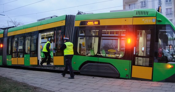Kilka osób zostało rannych w wyniku dwóch wypadków, do jakich doszło na skrzyżowaniu ulic Hetmańska - Głogowska w Poznaniu. Najpierw zderzyły się dwa tramwaje, następnie w tym samym miejscu - inny tramwaj zderzył się z samochodem osobowym.