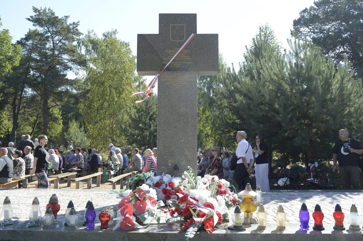Wypowiedzi prezydenckiego doradcy, jak i innych osób z tego obozu, mają na celu nie tylko ocieplić wizerunek współczesnych banderowców, ale i usprawiedliwić spolegliwość wobec Ukrainy. I to nie tylko w sprawie polityki historycznej. Mają też usprawiedliwić uchylenie się prezydenta RP od obowiązku pamięci i prawdy o ofiarach ludobójstwa na Kresach Wschodnich.