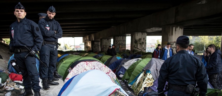 ​Policja francuska przeprowadziła ewakuację nielegalnego obozowiska migrantów na północnym wschodzie Paryża. Autokarami wywieziono około tysiąca spośród 1600 koczujących tam ludzi.