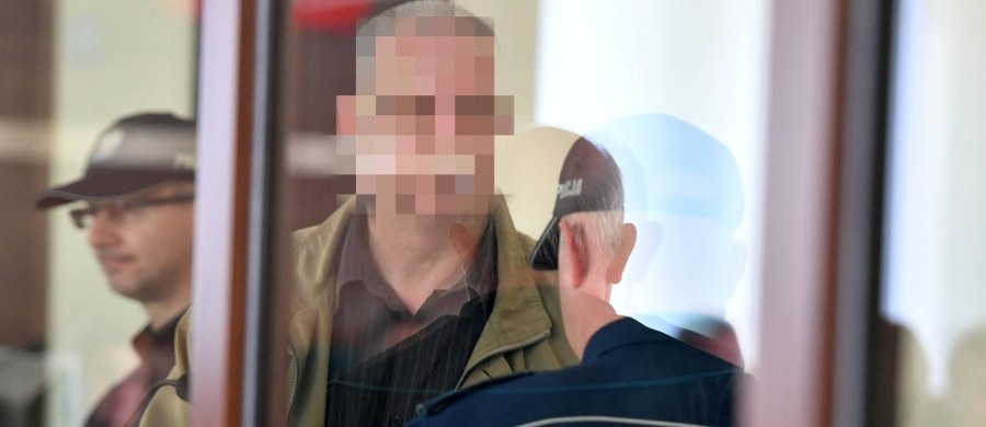 Na dożywocie skazał Sąd Okręgowy w Kielcach 51-letniego kielczanina, Marka S., oskarżonego o zabójstwo w 2015 r. małżeństwa w mieszkaniu na osiedlu KSM. Motywem zbrodni był dług. Mężczyzna miał upozorować samobójstwo pary. ​Marek S. ma też zapłacić bliskim ofiar 200 tys. zł tytułem zadośćuczynienia.