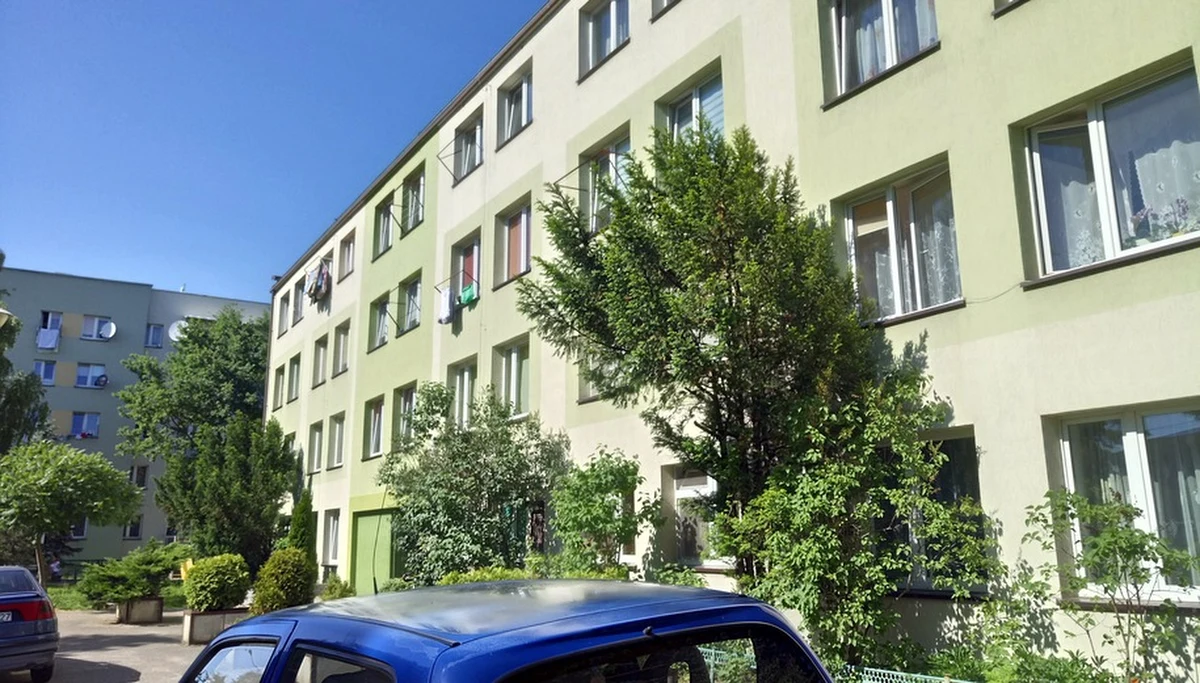 Sekcja zwłok 13-miesięcznej dziewczynki, której ciało policja znalazła w jednym z mieszkań w Krośnie (Podkarpackie), nie ustaliła przyczyny śmierci dziecka. Konieczne będą dalsze badania.