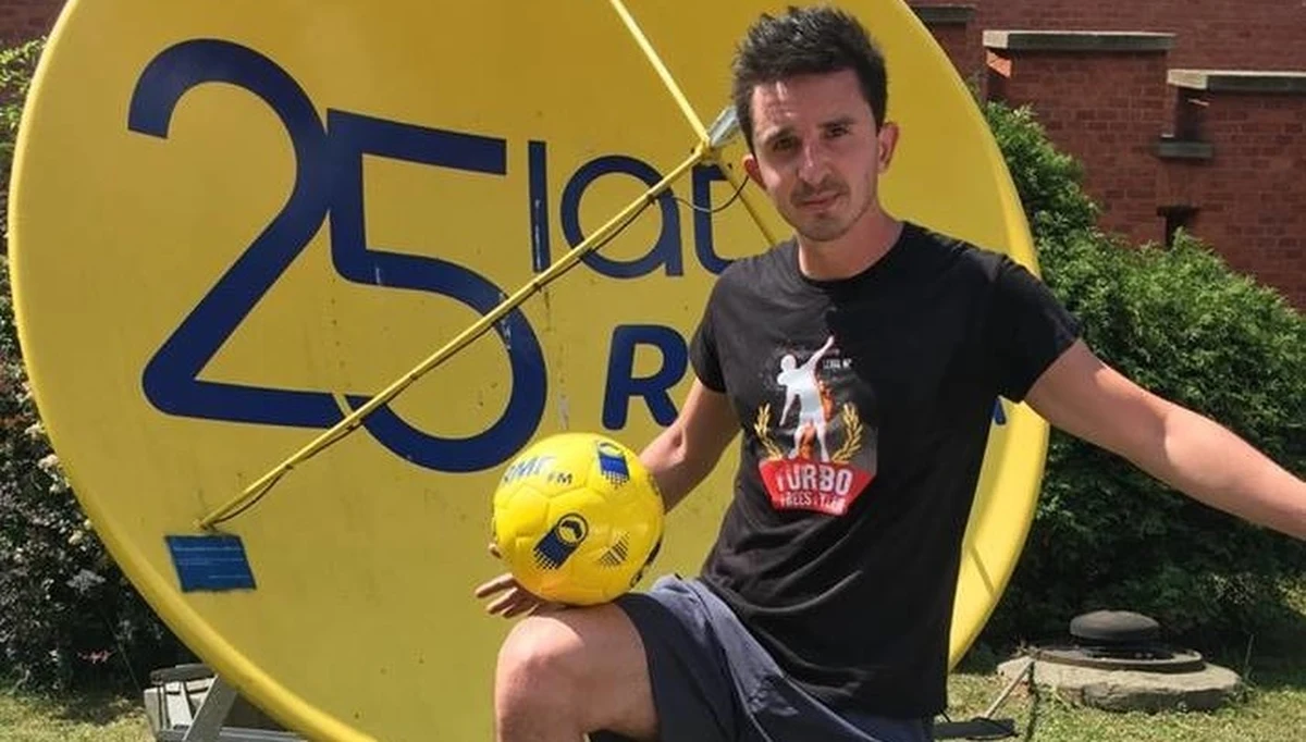 Krzysztof Golonka, najpopularniejszy w Polsce youtuber sportowy, najbardziej doświadczony piłkarski performer w Polsce - podjął wyzwanie RMF FM! Finalista programu "Mam Talent", Mistrz Świata Trików Piłkarskich przeszedł dziś z Rynku Głównego w Krakowie na Kopiec, przez cały czas podbijając przy tym piłkę. "Mieliśmy godzinę i 45 minut, ale udało się" - mówi w rozmowie z Tomaszem Staniszewskim i zdradza swoje mundialowe przewidywania. 