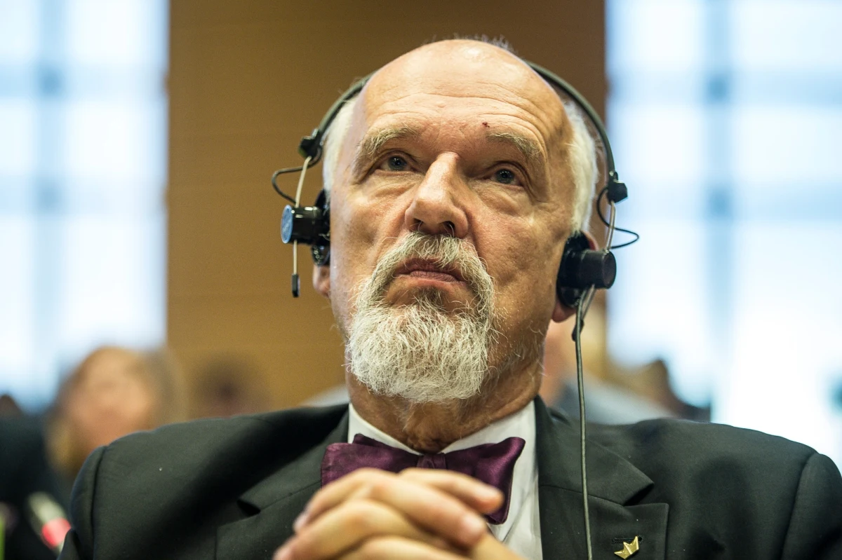 ​Sąd UE w Luksemburgu unieważnił w czwartek decyzję Prezydium Parlamentu Europejskiego nakładającą sankcje na byłego europosła Janusza Korwin-Mikkego z powodu jego wypowiedzi na sali obrad.