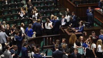 Kancelaria Sejmu o Sejmie Dzieci i Młodzieży: Wartościową markę wzięli na cel łowcy zysków