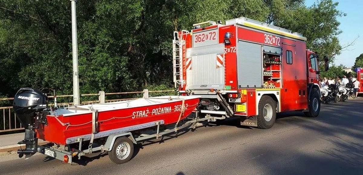 Nie żyje 11-letnia dziewczynka, która wpadła do Wisłoki w Jaśle (Podkarpackie). Wcześniej strażacy wyciągnęli z wody mężczyznę, który wskoczył do wody, by pomóc dziecku - jego także nie udało się uratować.