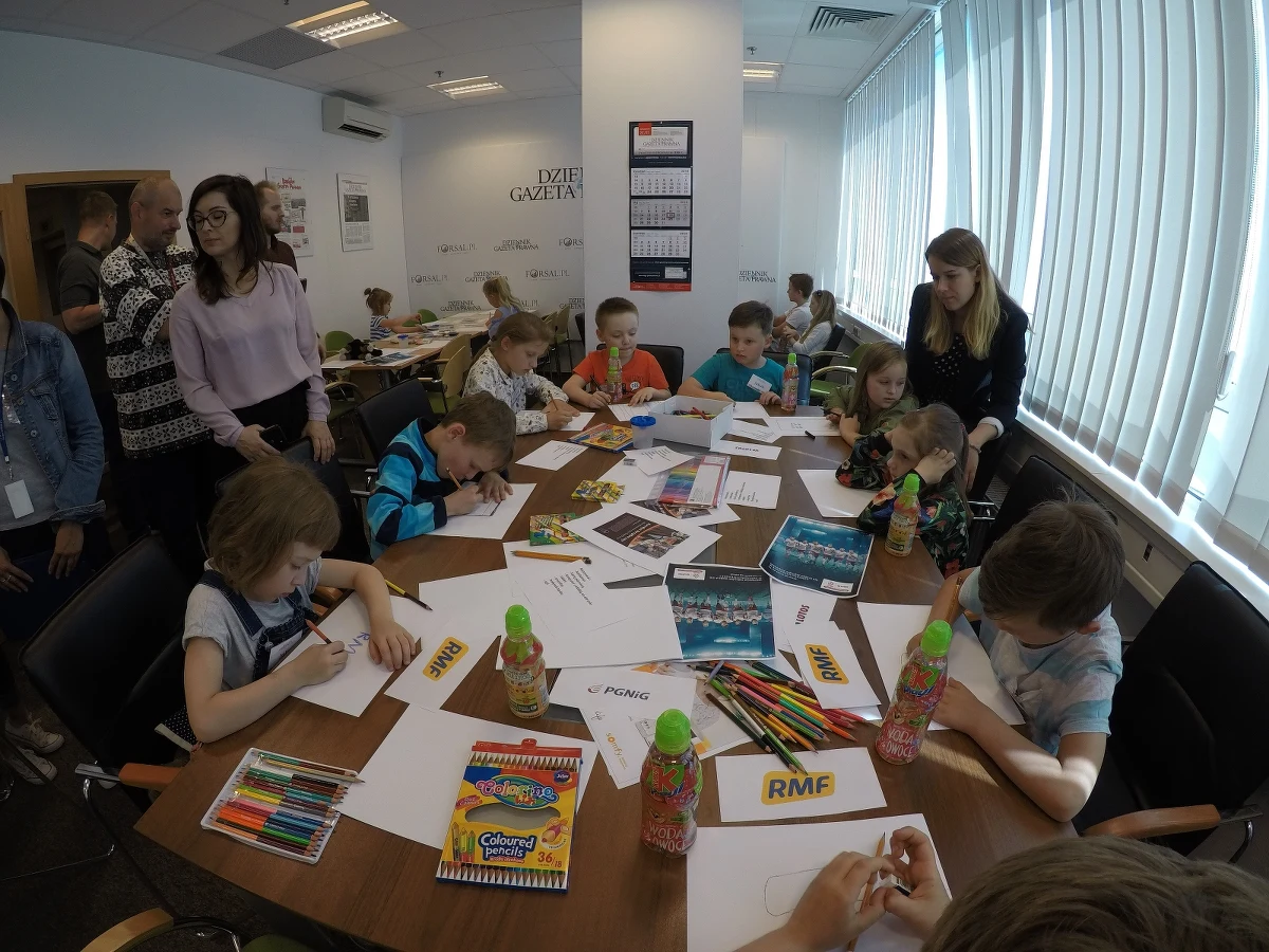 Wyjątkowo kolorowe, bo przygotowane przez dzieci, wydanie "Dziennika Gazety Prawnej" trafiło do kiosków w całej Polsce. To specjalna niespodzianka z okazji Dnia Dziecka.  