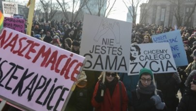 Sondaż - większość Polaków nie chce zaostrzenia przepisów ws. aborcji