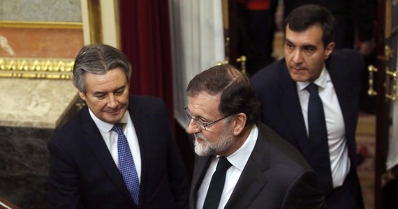Hiszpański Kongres Deputowanych przegłosował wotum nieufności wobec premiera i przewodniczącego Partii Ludowej (PP) Mariano Rajoya. Na stanowisku szefa rządu zastąpi go lider socjalistów Pedro Sanchez. Oczekuje się, że obejmie on władzę w poniedziałek.