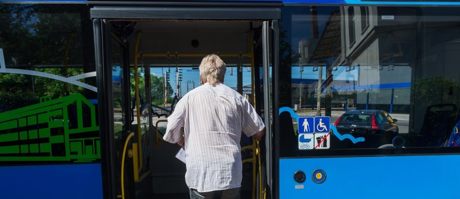 Darmowa komunikacja miejska dla wszystkich Polaków – to postulat Polskiego Stronnictwa Ludowego – zapowiedział w Krakowie prezes tego ugrupowania Władysław Kosiniak-Kamysz. Jak podkreślił, najpierw dzieci powinny mieć zagwarantowane bezpłatne przejazdy.