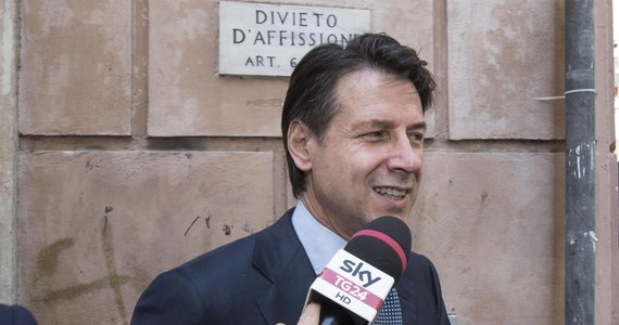 Nowy rząd Włoch, na którego czele stoi profesor prawa Giuseppe Conte, został zaprzysiężony przez prezydenta Sergio Mattarellę. Rząd utworzyły po prawie trzech miesiącach impasu politycznego antysystemowy Ruch Pięciu Gwiazd i prawicowa Liga.