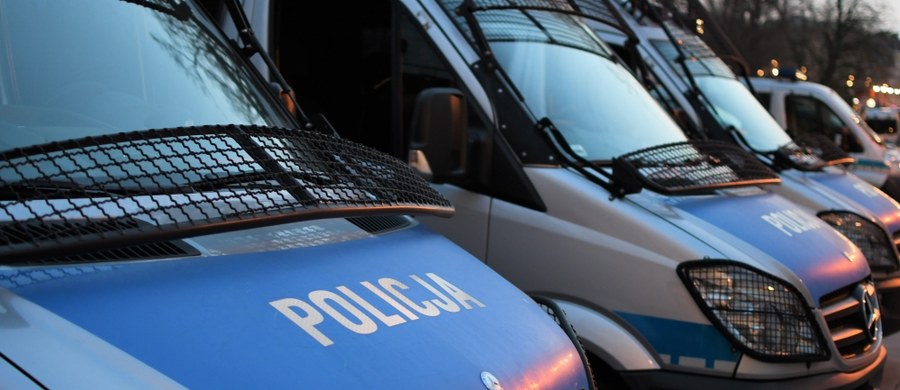 Trwa policyjna obława w Wałbrzychu. Poszukiwany jest mężczyzna, który w czasie policyjnej interwencji zaczął się szarpać z funkcjonariuszami i uciekł.