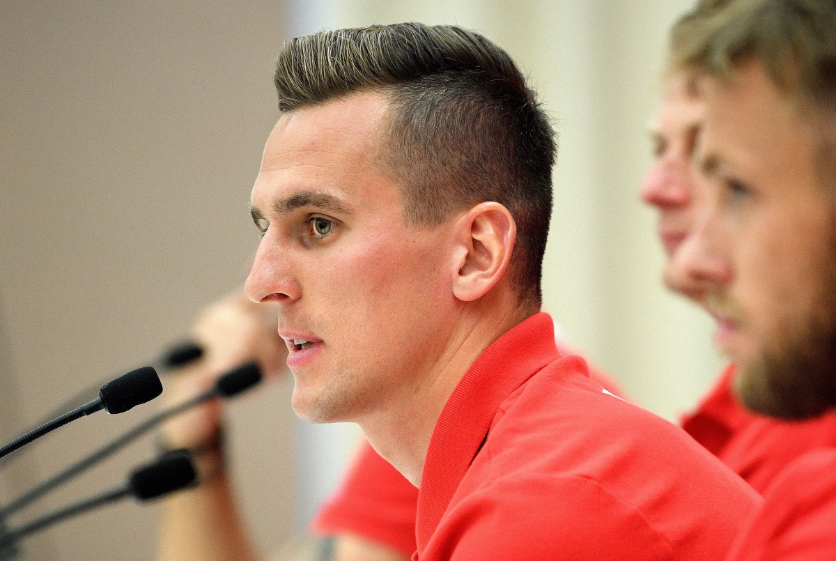 Piłkarz reprezentacji Polski Arkadiusz Milik podkreślił, że kontuzje kolan ma już za sobą i będzie dobrze przygotowany do mistrzostw świata w Rosji. „Najgorsze już za mną. Wzmacniam się na boisku i w siłowni” – powiedział napastnik.