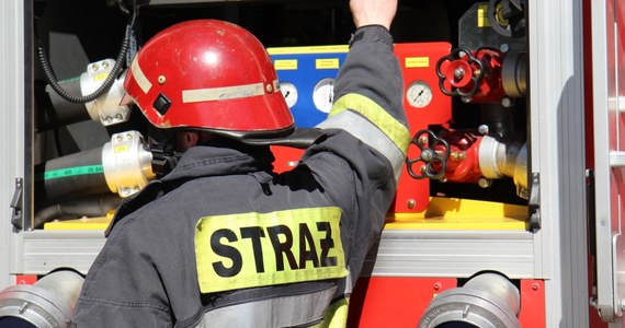 W nocy z piątku na sobotę doszło do pożaru domu wielorodzinnego w Kościerzynie. Po trwającej kilka godzin akcji gaśniczej strażacy opanowali sytuację. Nikomu nie stało się nic poważnego. 