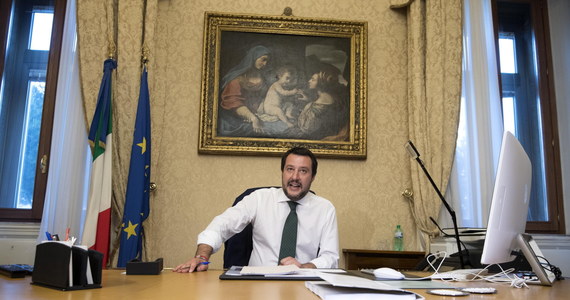 Nowy minister spraw wewnętrznych Włoch Matteo Salvini powiedział w sobotę, że nielegalni imigranci muszą "pakować walizki"'. Mówił, że kraj nie może sobie pozwolić na to, aby utrzymywać setki tysięcy migrantów.