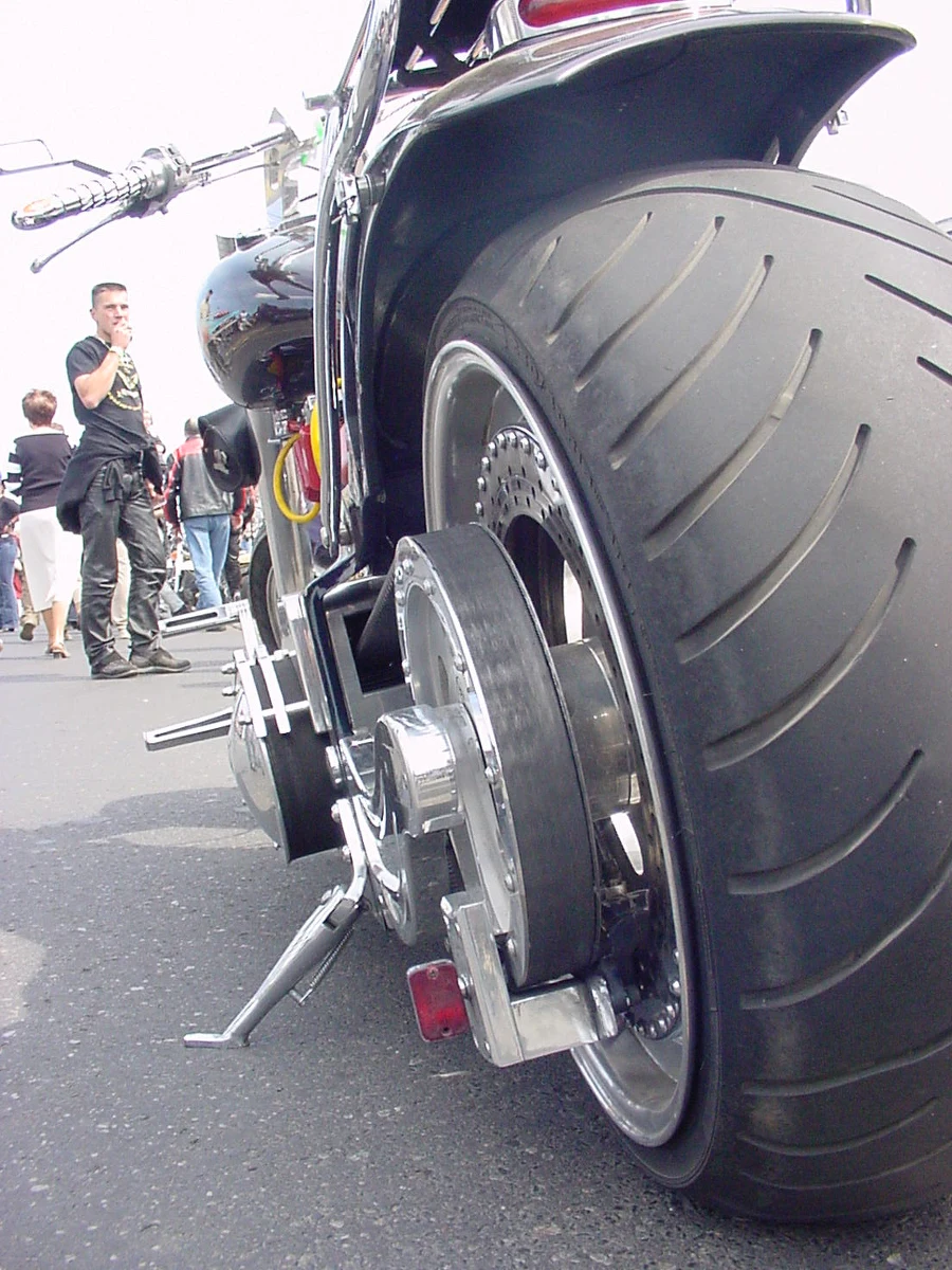 Droższe paliwo i... Harleye. Możliwa zmiana ratingu Polski i mało prawdopodobna - stóp procentowych. Angela Merkel pozna w tym tygodniu mało na razie znanego premiera Gisuseppe Contiego, ale w wywiadzie dla frankfurckiego dziennika już wykluczyła darowanie części długów Włochom - zauważa Michał Zieliński w zapowiedziach wydarzeń ekonomicznych nowego tygodnia. 