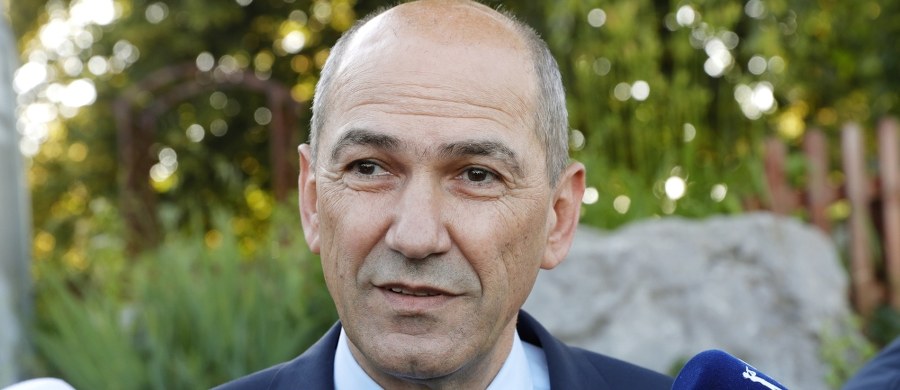 Opozycyjna, antyimigrancka Słoweńska Partia Demokratyczna (SDS) byłego premiera Janeza Janszy wygrywa niedzielne wybory parlamentarne - wynika z sondaży exit polls państwowej telewizji, według których ugrupowanie to zdobyło 24,4 proc. głosów.