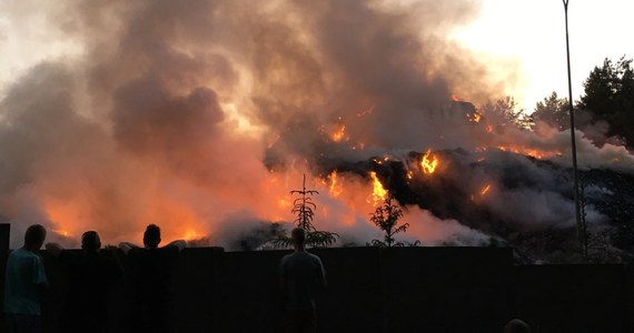 Kolejny pożar wysypiska śmieci. Ogień pojawił się na składowisku w Studziankach (województwo podlaskie) koło Białegostoku. Nikomu nic się nie stało. Zdjęcia pożaru dostaliśmy na Gorącą Linię RMF FM.