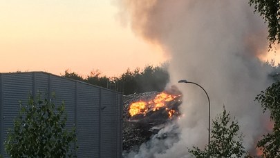 Pożar wysypiska śmieci na Podlasiu. 20 zastępów straży pożarnej w akcji