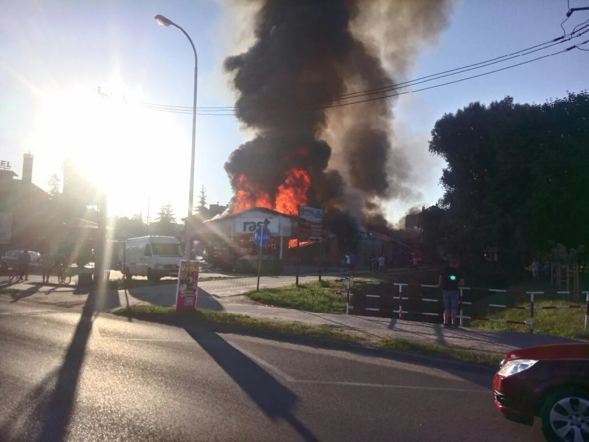 Pożar supermarketu w Działdowie w woj. warmińsko-mazurskim. Taką informację dostaliśmy na Gorącą Linię RMF FM od naszego słuchacza. 
