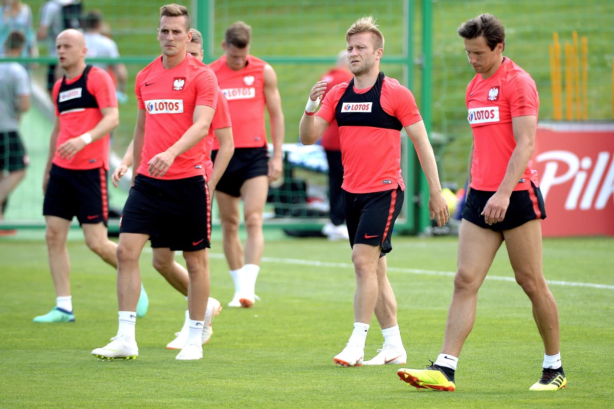 ​Grupa H piłkarskich mistrzostw świata (Polska, Senegal, Kolumbia, Japonia) to reprezentacje, których nikt nie nazwie faworytami, ale też nie można o żadnej z nich powiedzieć, że tylko cud pozwoli jej zajść daleko na mundialu - uważa dziennik "Kommiersant".