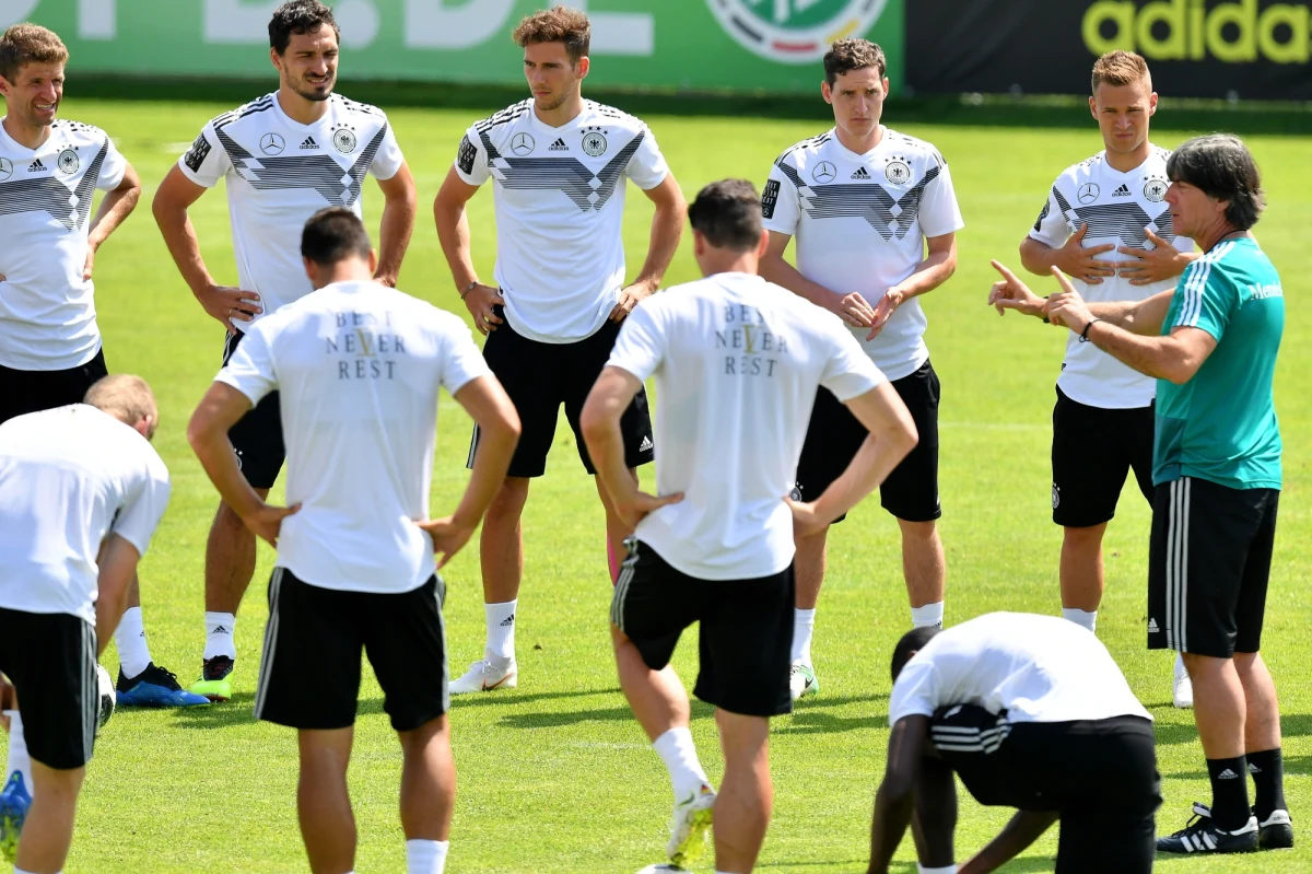 Bernd Leno, Jonathan Tah, Leroy Sane i Nils Petersen nie znaleźli się w 23-osobowej kadrze Niemiec na mistrzostwa świata w Rosji. Broniący tytułu podopieczni Joachima Loewa zagrają w grupie z Meksykiem, Szwecją i Koreą Południową.