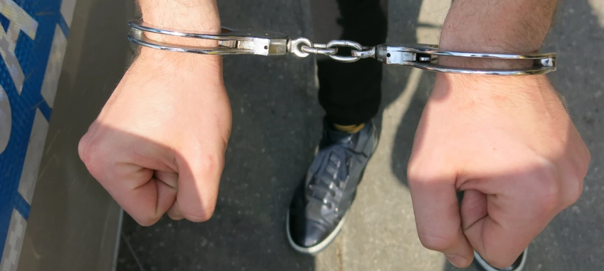 11 osób zostało zatrzymanych po sobotnich zamieszkach w Krośnie Odrzańskim. Do starć z policją doszło na manifestacji pod hasłem "Dość kryminalizowania migracji”, zorganizowanej w pobliżu tamtejszego strzeżonego ośrodka dla cudzoziemców. Jak przekazał rzecznik lubuskiej policji Marcin Maludy, dwóch policjantów zostało lekko rannych. 