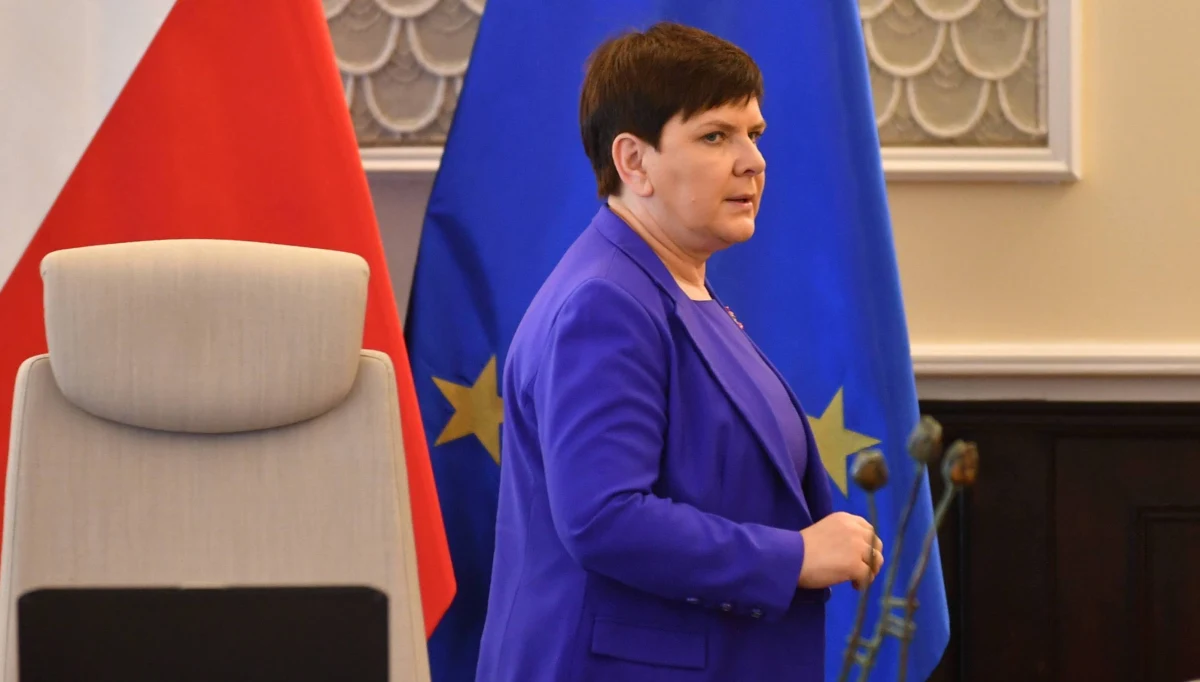 ​Sejmowa Komisja Polityki Społecznej i Rodziny negatywnie zaopiniowała wniosek o wotum nieufności wobec wicepremier, szefowej Komitetu Społecznego Beaty Szydło. Taki sam los spotkał później wniosek o wotum nieufności wobec minister rodziny, pracy i polityki społecznej Elżbiety Rafalskiej.