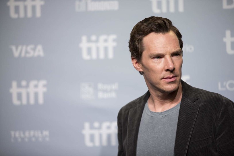 Aktor, którego znamy przede wszystkim z ról w "Sherlocku" i "Avengersach" udowodnił, że bohaterem jest nie tylko na ekranie. Jak donosi "The Sun", Benedict Cumberbatch stanął w obronie rowerowego dostawcy jedzenia. Mężczyzna został zaatakowany przez 4 napastników. Aktorowi udało się odeprzeć atak, a o całym zdarzeniu powiedział, że "zrobił to, co musiał".