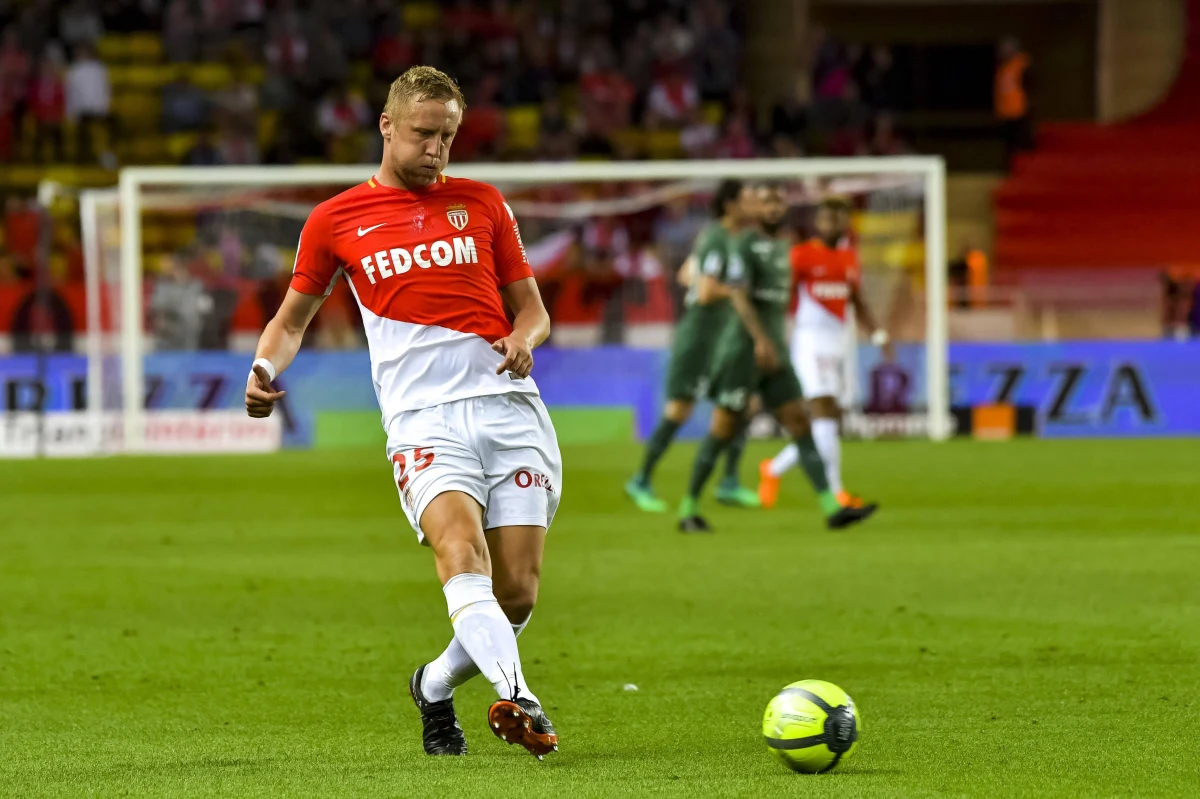 "Co za pech, Kamil Glik jest kontuzjowany, nie pojedzie na mundial" - napisał na Twitterze prezes PZPN Zbigniew Boniek. Losy udziału piłkarza w mundialu jeszcze się jednak ważą. Nie ma oficjalnej decyzji w jego sprawie. 