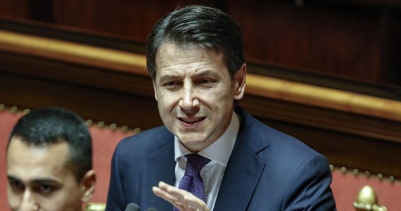 Nowy premier Włoch Giuseppe Conte mówił mówił w Senacie, że priorytetem jego rządu będą prawa społeczne, w tym wprowadzenie dochodu gwarantowanego. Apelował, by skończyć z "biznesem migracji", który rozwinął się "pod płaszczykiem udawanej solidarności". 