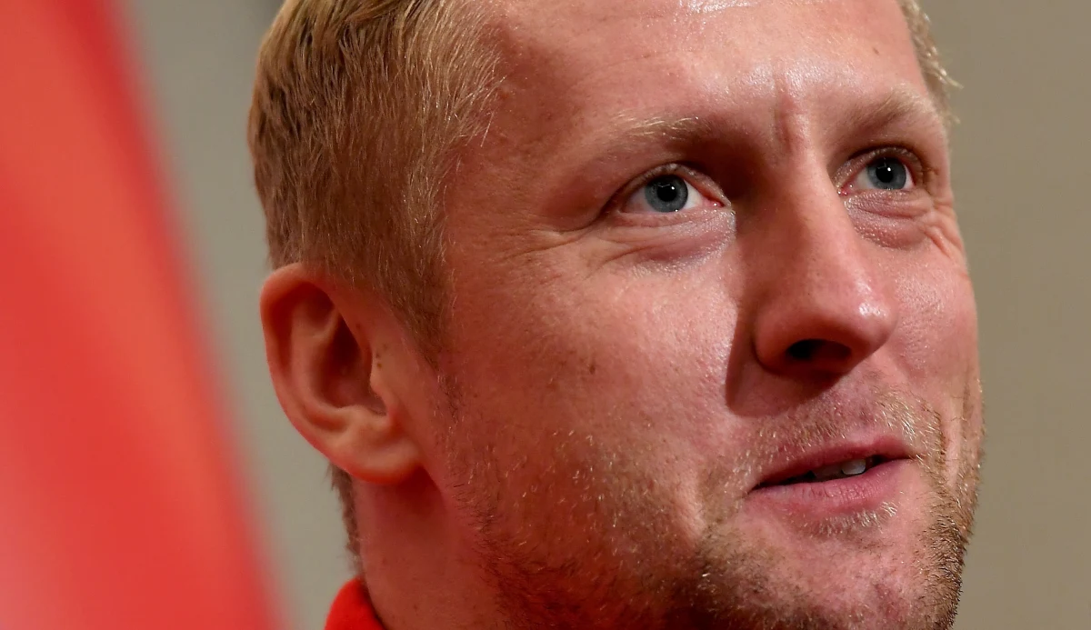 Od poniedziałku wszystkie polskie problemy zeszły na drugi plan. Przestała liczyć się polityka, nikt nie interesuje się stanem gospodarki, nie zaprząta naszej uwagi ani kultura wysoka, ani masowa, nawet życie osobiste stało się mniej ważne.