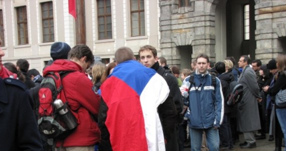 W Pradze i innych dużych czeskich miastach odbyły się we wtorek demonstracje przeciwko planom premiera Andreja Babisza, by uzyskać poparcie Komunistycznej Partii Czech i Moraw (KSCM) dla nowego rządu, jaki obecnie stara się utworzyć.