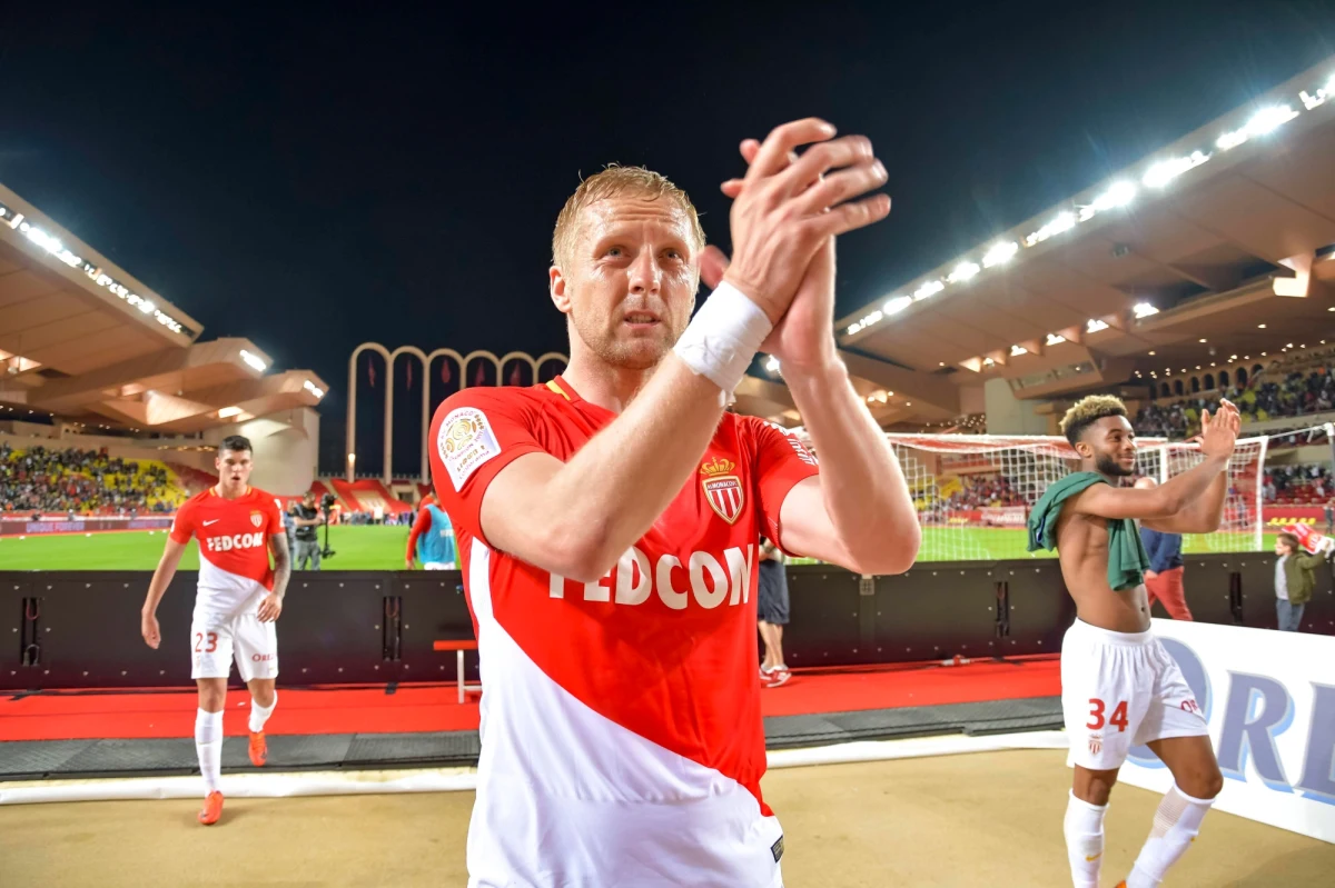 "Kamil Glik prawdopodobne ma tego typu uraz, w którym uszkodzone są także mięśnie i wymaga leczenia operacyjnego. Zwykle pacjenci wracają do pełnej sprawności ok. 3 miesiące, sportowcy czasem po 6 tygodniach" – ocenił w rozmowie z PAP lekarz ortopeda Michał Drwięga.