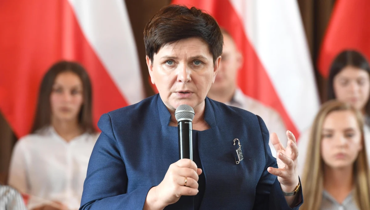 Przy okazji wniosku o odwołanie wicepremier Beaty Szydło wielokrotnie pojawiają się zarzuty zbędności funkcji, którą sprawuje i - najogólniej - przerostu formy (urzędnik w randze wicepremiera) nad treścią jej działań. Beata Szydło kieruje Komitetem Społecznym Rady Ministrów? Co to znaczy?