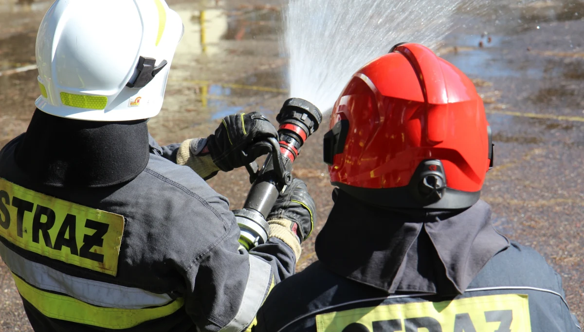 ​Kłęby dymu nad Zabrzem. Zapaliło się tam wysypisko śmieci. W tej chwili pożar ma powierzchnię ponad 200 metrów kwadratowych.