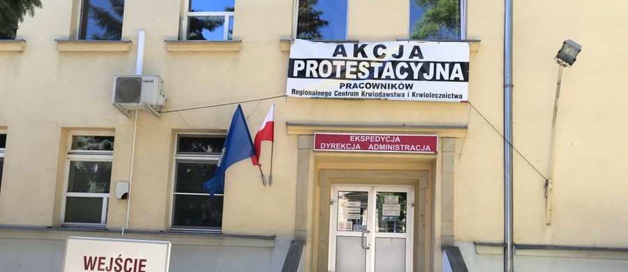 800 złotych podwyżki domagają się pracownicy Regionalnego Centrum Krwiodawstwa i Krwiolecznictwa w Lublinie. Jak mówią, to propozycja do rozpoczęcia negocjacji, których dyrekcja nie podejmuje. W tej chwili decyduje się, czy w placówce rozpocznie się strajk. Do piątku 8 czerwca potrwa referendum w tej sprawie.