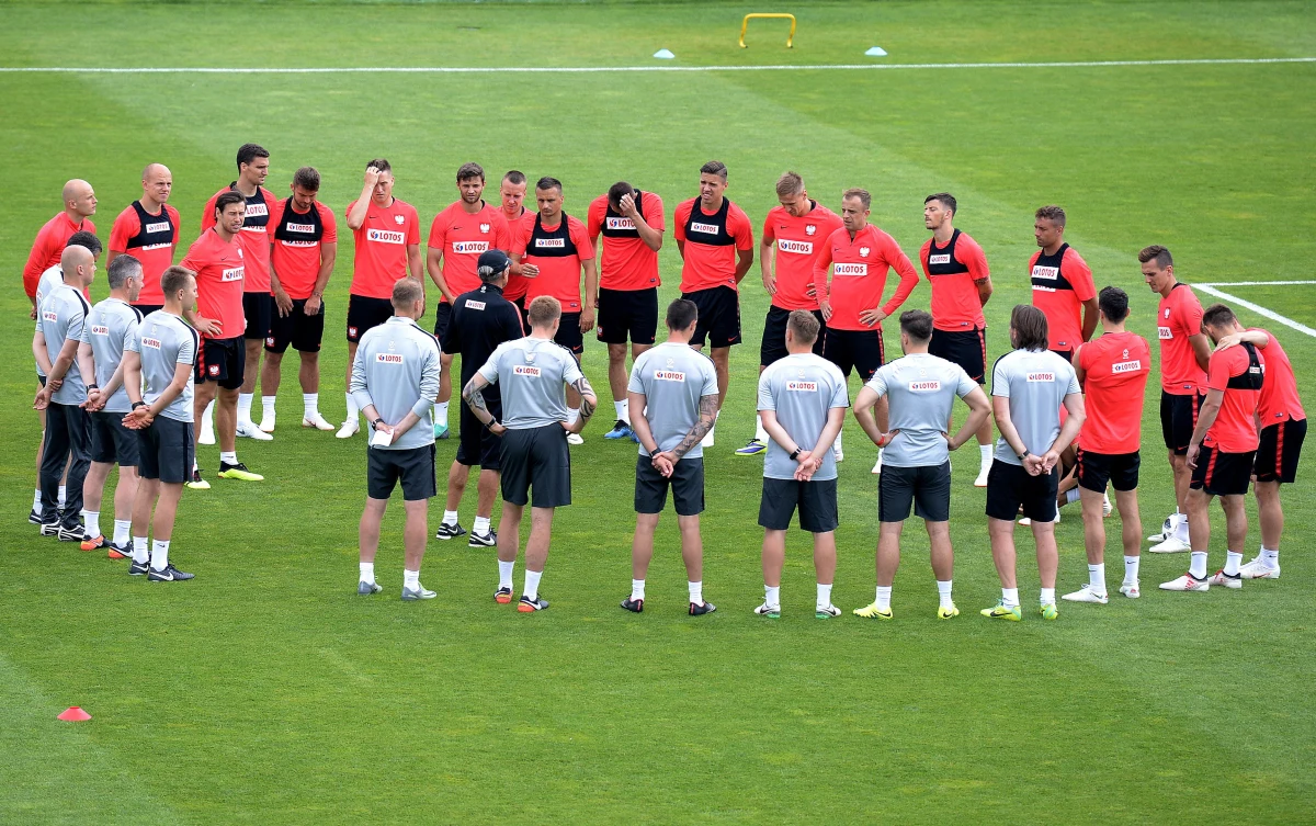 Polacy przystąpią do rozpoczynającego się 14 czerwca mundialu w Rosji jako ósmy zespół rankingu Międzynarodowej Federacji Piłki Nożnej (FIFA). Nasza reprezentacja awansowała o dwie pozycje. Na prowadzeniu w najnowszej edycji zestawienia utrzymali się Niemcy, którzy będą bronić tytułu.